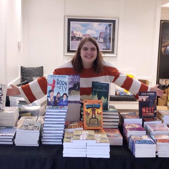 Meet your Posher, Leah - Picture 1 of 1